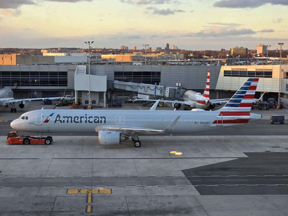 United Airlines CEO Scott Kirby Strategic Merger Proposal with American Airlines Faces Rejection and Intense Regulatory Scrutiny