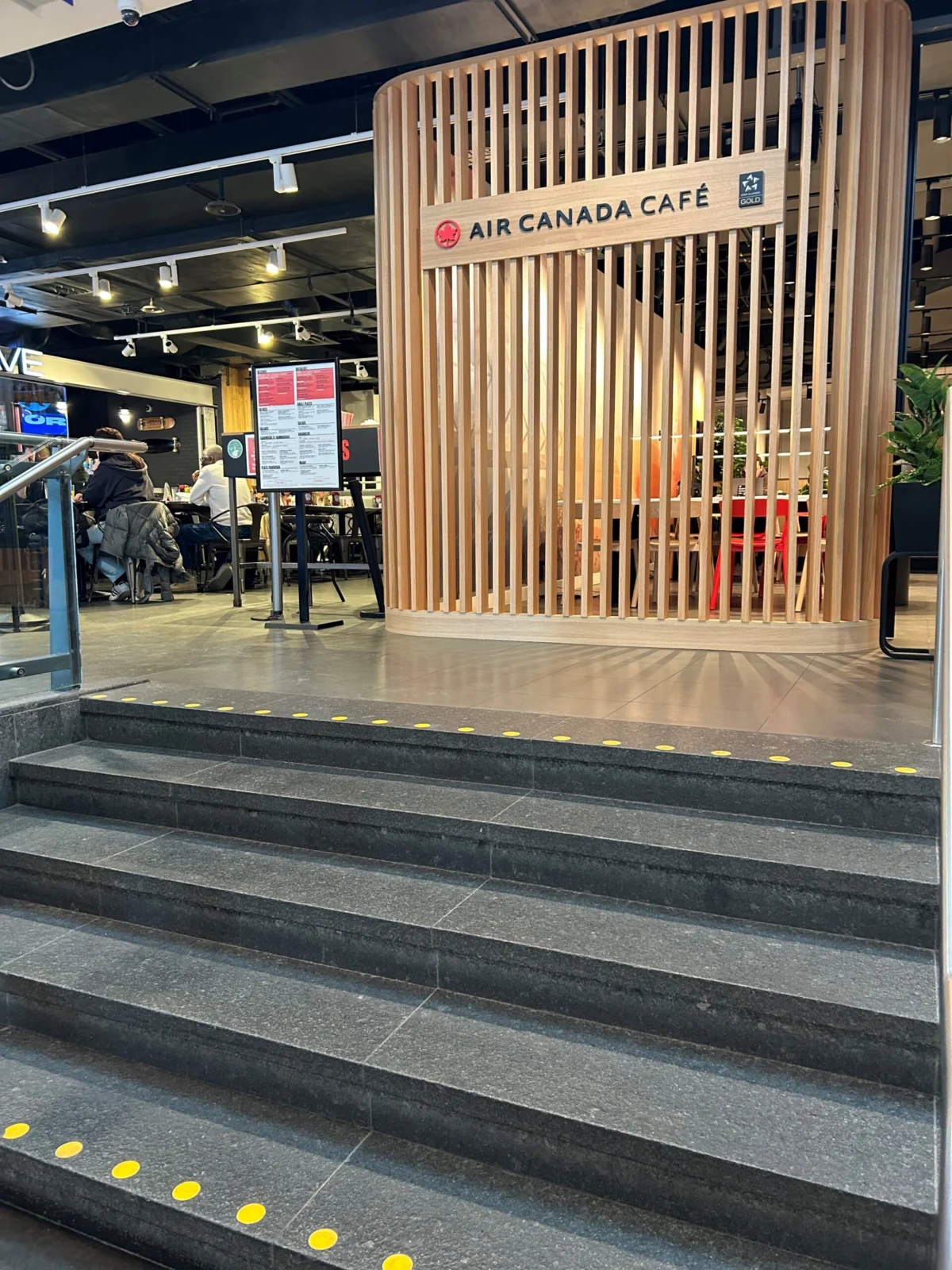 Air Canada Café Montreal-Trudeau Airport Transborder Concourse Review: Redefining the Premium Grab-and-Go Airport Lounge Experience
