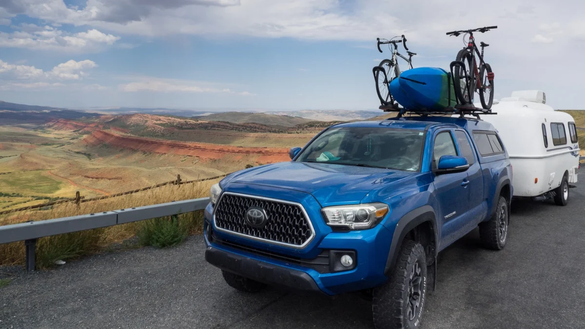 Beyond the Ruts: A Modern Retracing of the Oregon Trail and the Evolution of Western History
