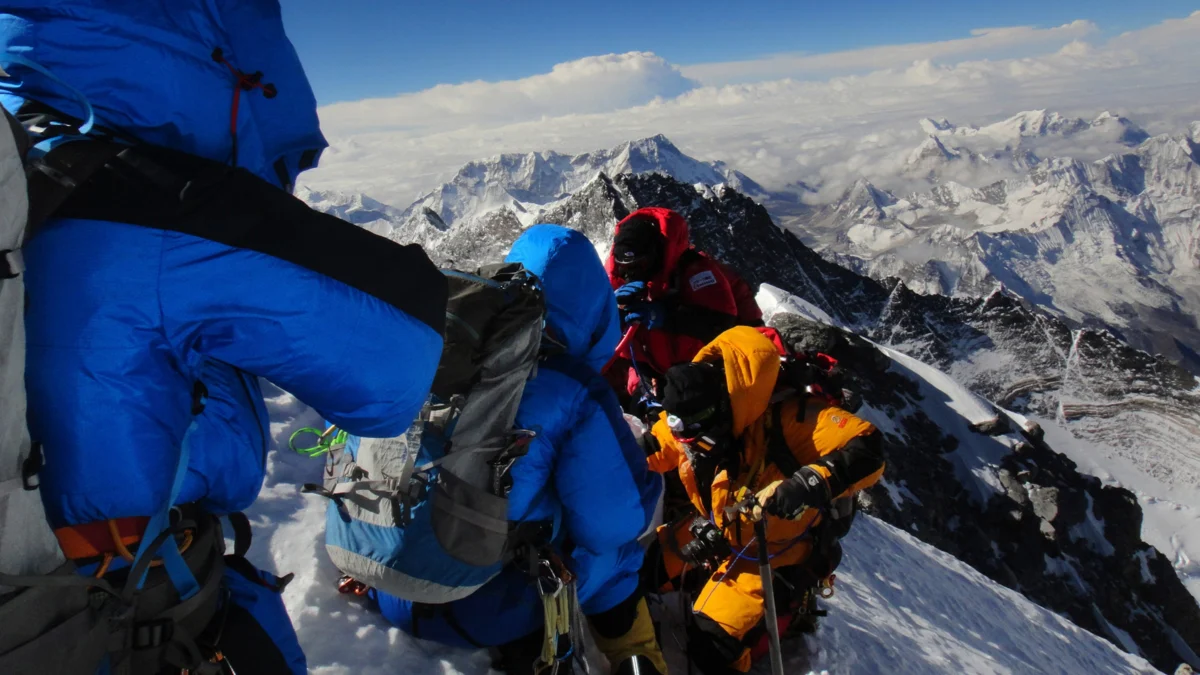 Everest 2026 Climbing Season Reaches Record Participation Levels Amidst High-Altitude Triumphs and Tragedies