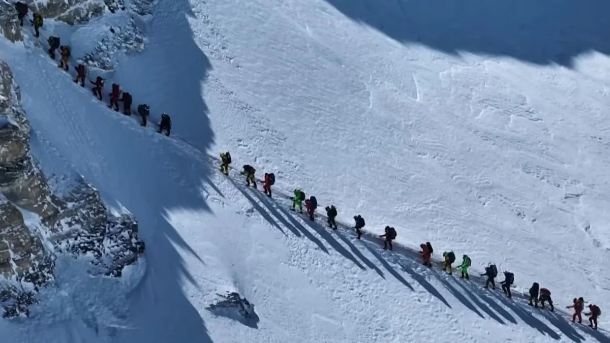 Mount Everest Records Historic Summit Surge as Over Five Hundred Climbers Reach the Peak Amid Unprecedented Seasonal Challenges