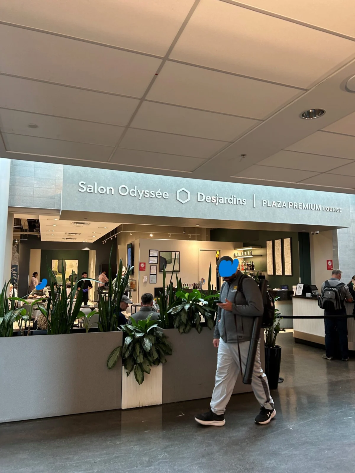 Navigation and Amenities of the Transborder Lounge Landscape at Montreal-Trudeau International Airport