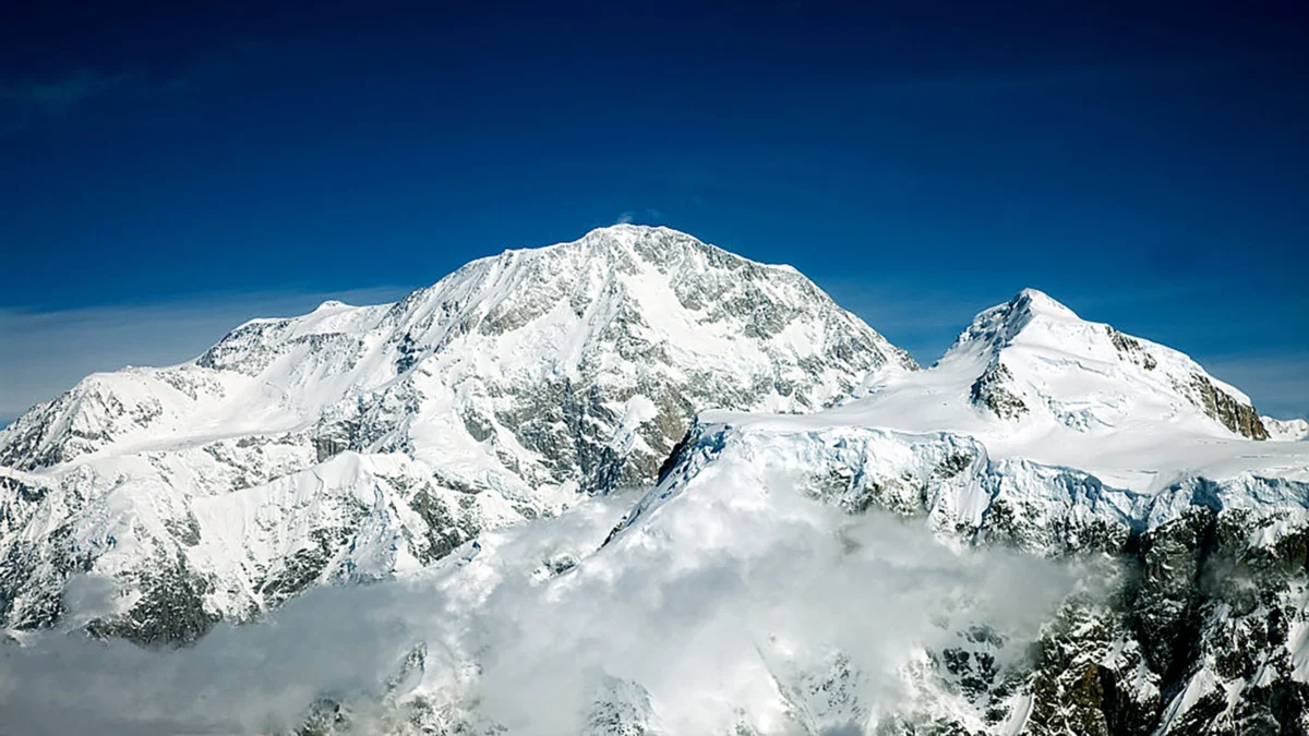 Tragedy on Mount McKinley as Three Latvian Climbers Perish Following Fall on the Autobahn