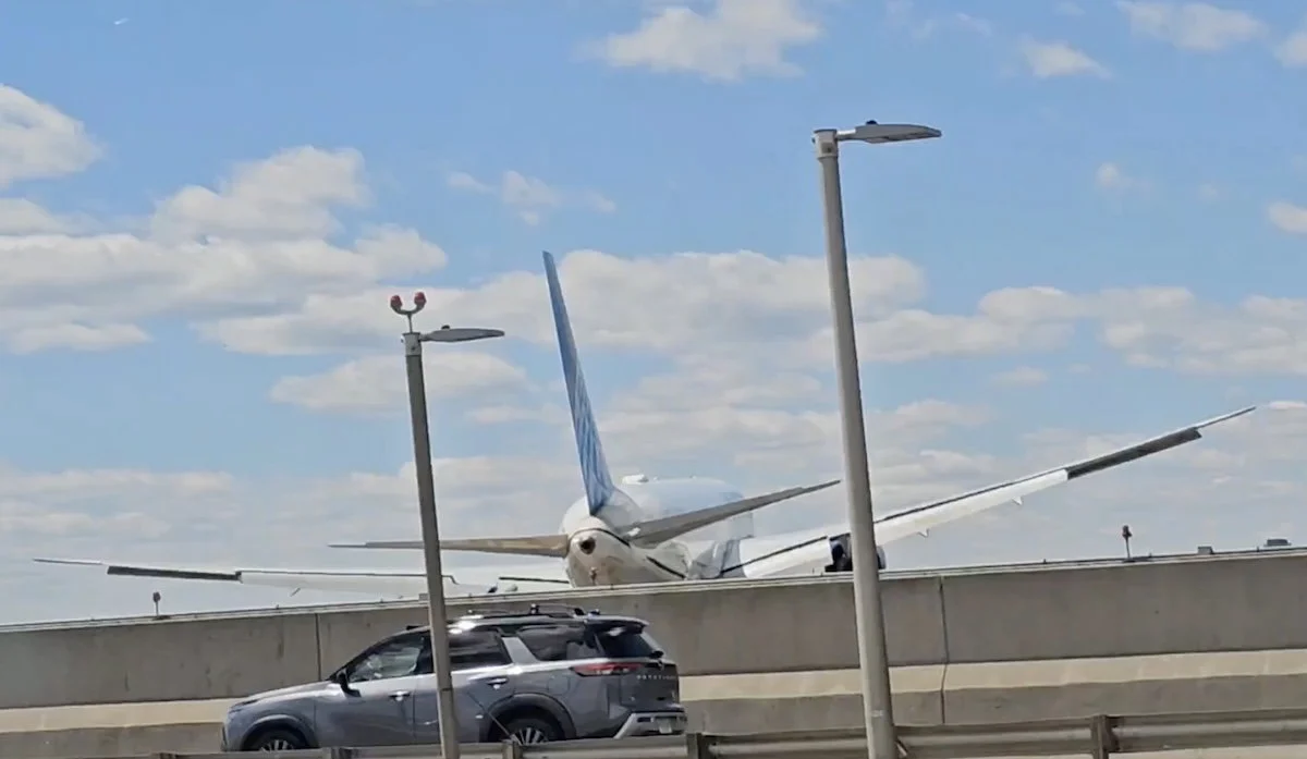 United Airlines Boeing 767 Strikes Vehicles and Infrastructure on New Jersey Turnpike During Final Approach to Newark Liberty International Airport