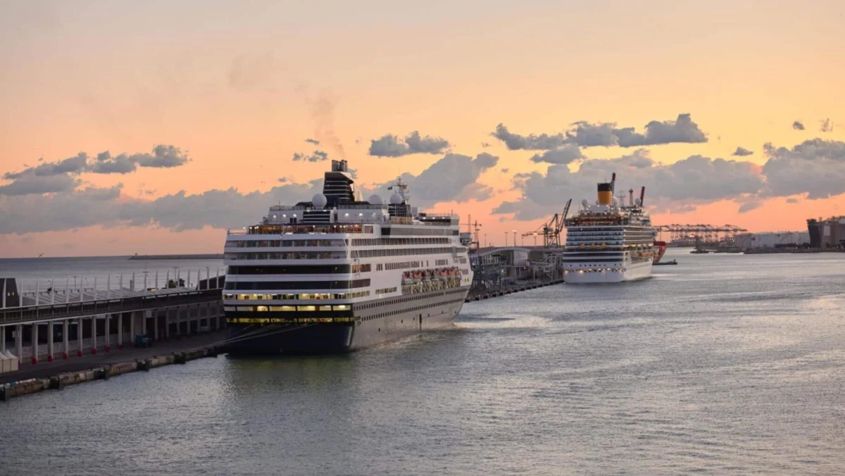 The Arrival of the ‘Legend of the Seas’ in Barcelona: A Bold Test for Royal Caribbean Amidst Overtourism Debates